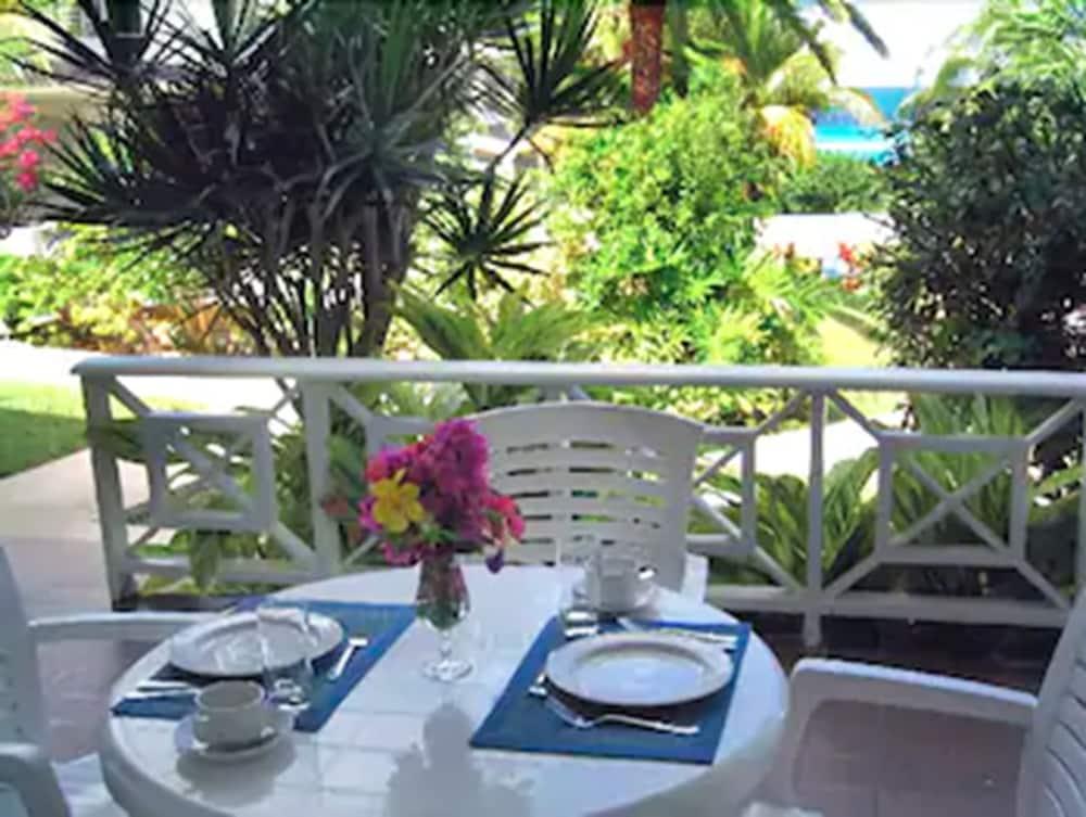 Dickenson Bay Cottages Cedar Grove Εξωτερικό φωτογραφία